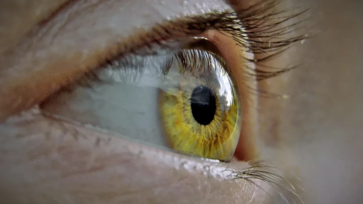 Strabismo operato in età adulta: come raccontare agli altri i cambiamenti visivi percepiti