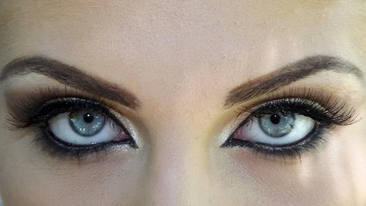 Trucco degli occhi e lenti a contatto: regole di igiene fondamentali