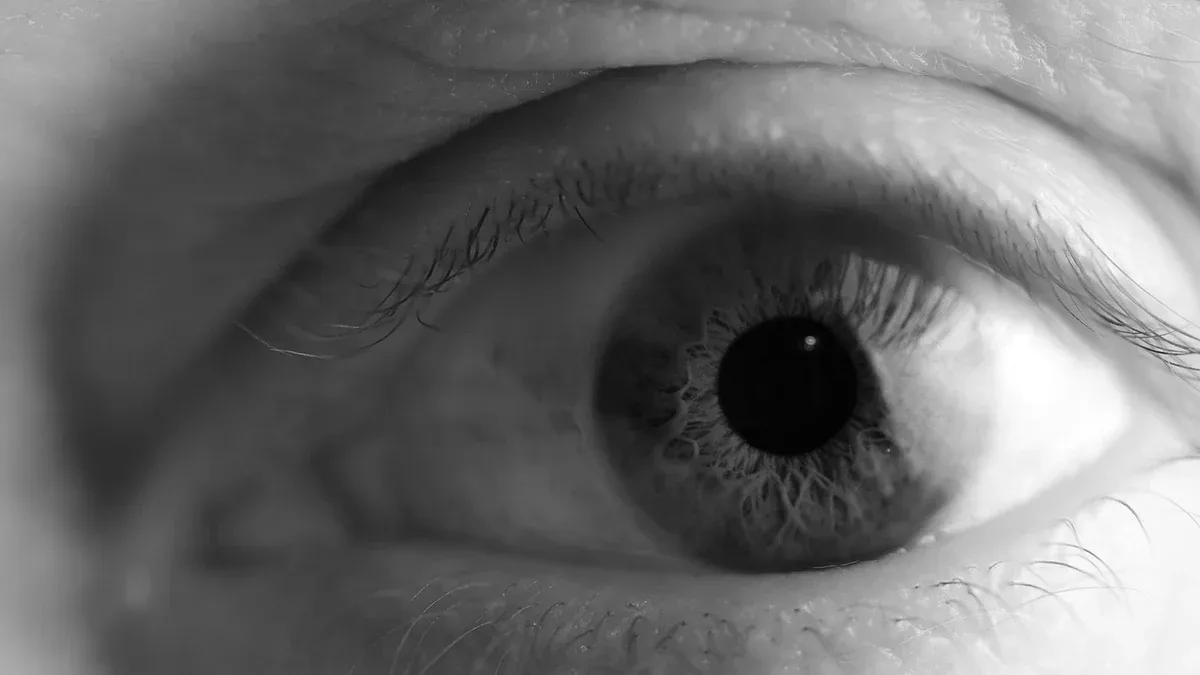Occhio rosso con dolore: perché richiede attenzione medica rapida